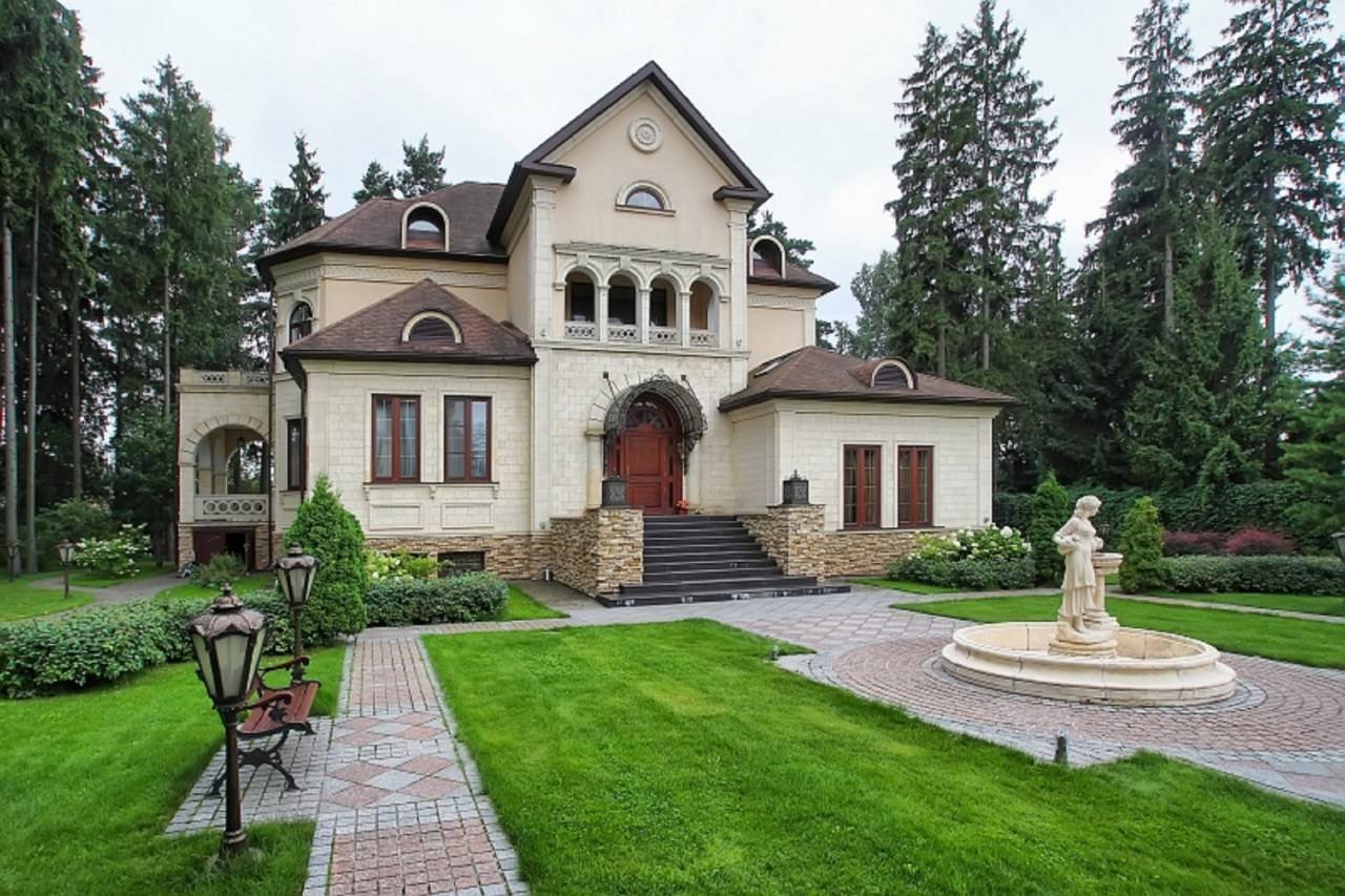 Рынок загородного жилья Подмосковья раскололся на два полюса