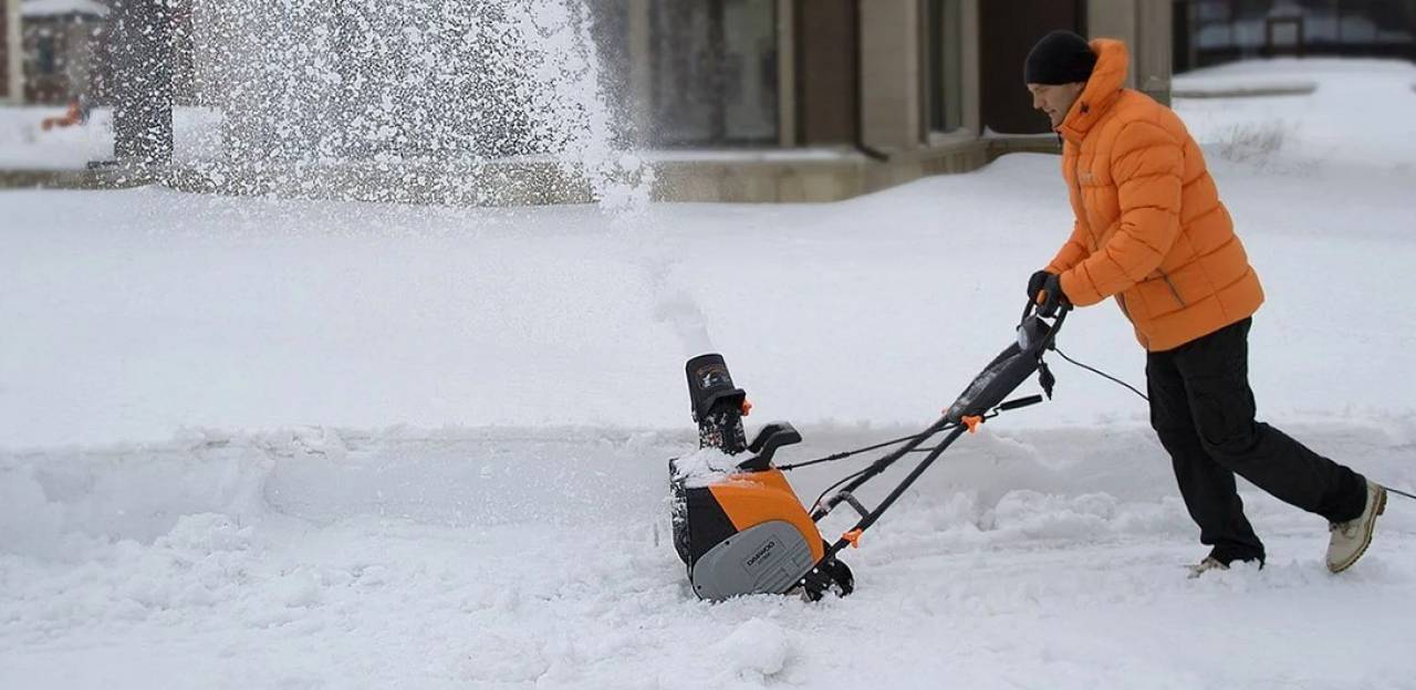 7 лучших снегоуборщиков для загородного дома