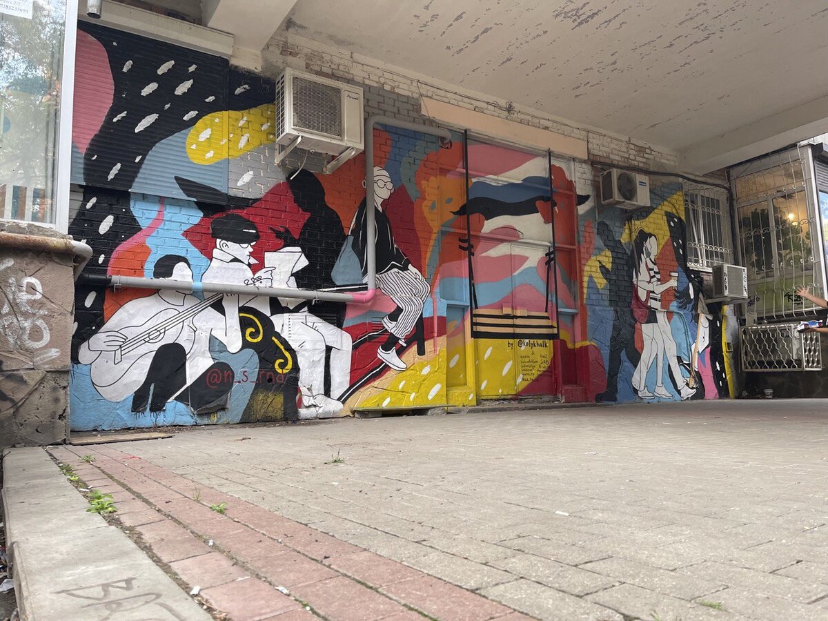 Почему власти закрашивают даже красивые граффити и как это влияет на стоимость жилья