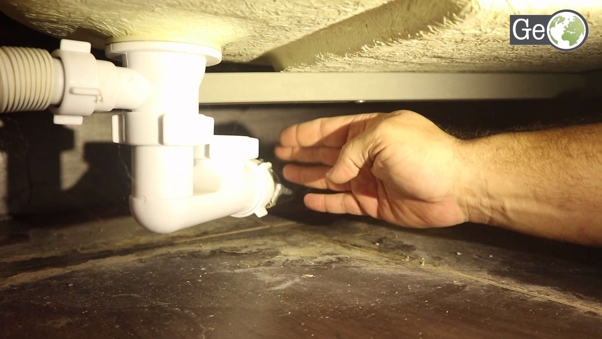 Вонь в квартире и бездействие УК как заставить коммунальщиков работать