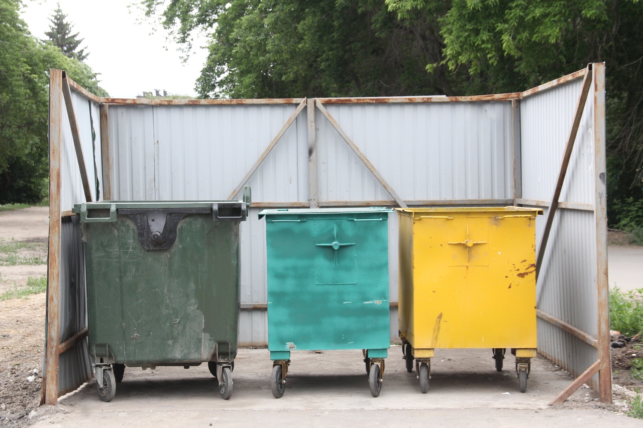 Регоператор требует плату за мусор которого никто не вывозит