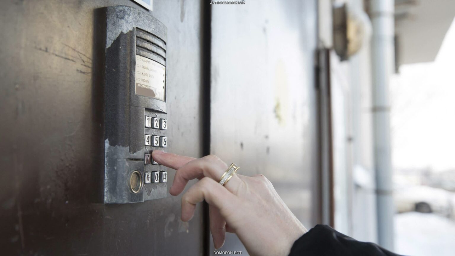 Зачем мы платим за домофон если он не работает