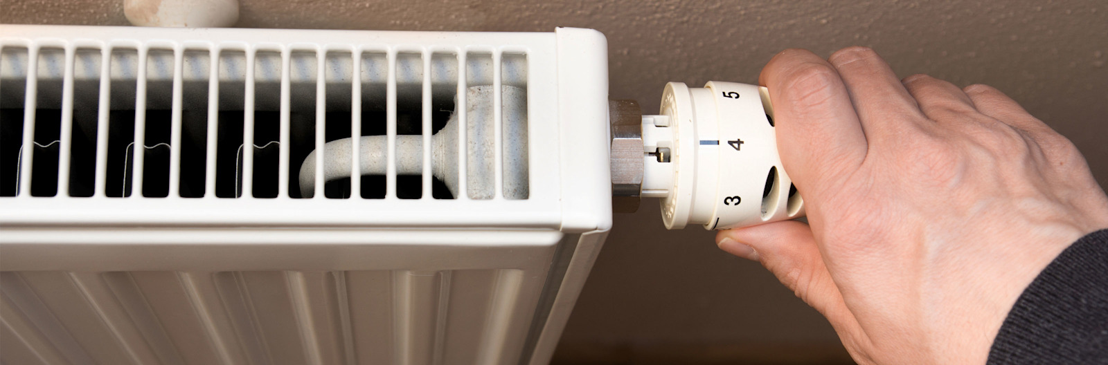 Холодные трубы в квартире снижают ее стоимость на 15%