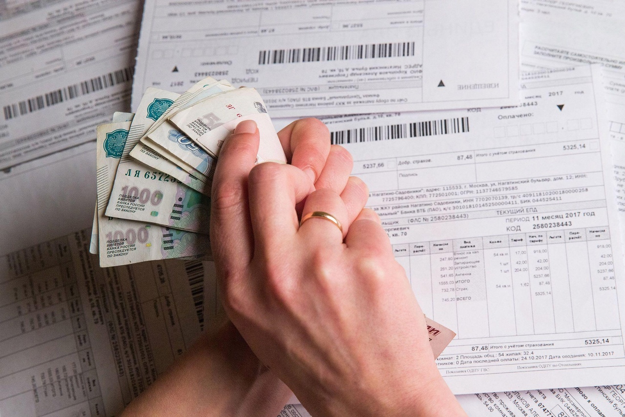 Коммунальщики требуют оплатить долги за прописанных детей спустя годы — можно ли отказаться