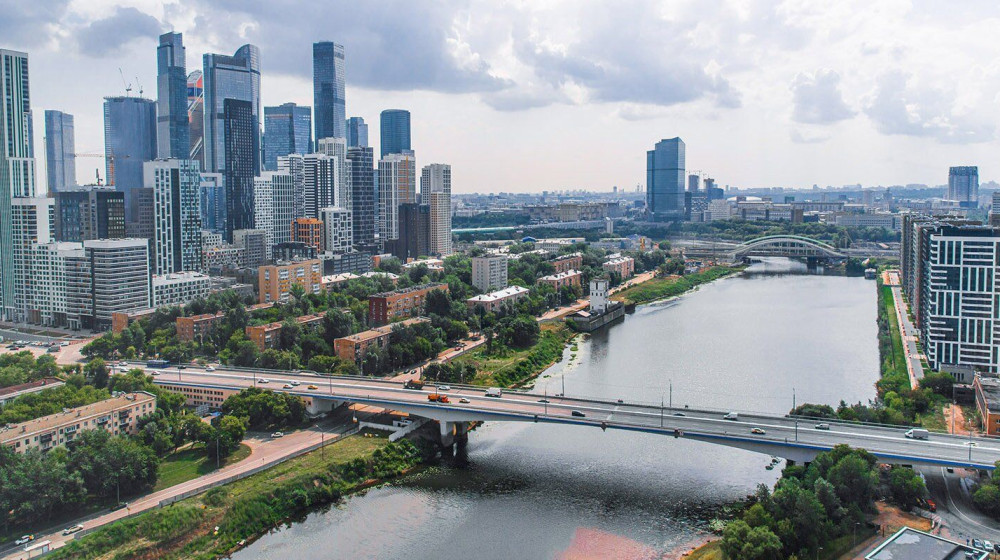 Как новый пешеходный мост в центре Москвы изменит цены на жилье