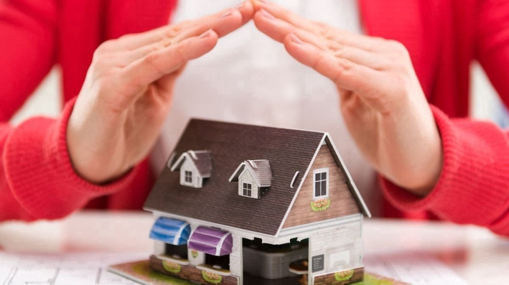 Страхование квартиры или дачи может спасти пенсионера от разорения
