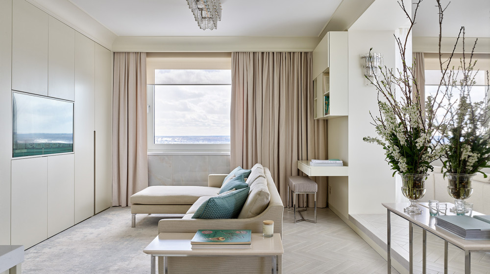 Как превратить 53 м² в просторную квартиру с высокими потолками и стильными черными акцентами