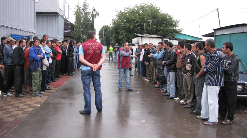 Мигранты строят наши дома но их боятся даже соседи